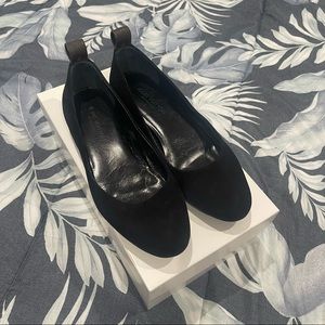 LOUIS VUITTON Flats in Black Suede Size 35.5